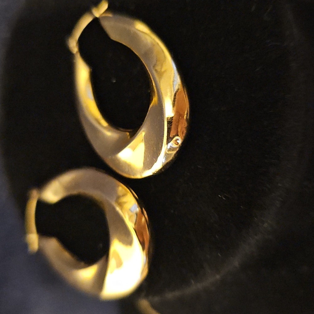 14K Gold Hoop Earrings - Picture 5 of 8